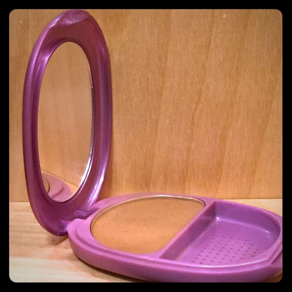 COVERGIRL Natural Hue Minerals Pressed Powder